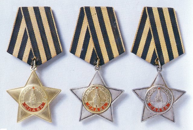Орден Славы был учрежден 8 ноября 1943 года ка преемник старого солдатского "Георгия". Имеет три степени. Как и "Георгий" орден Славы  можно было получить в строгой последовательности — от низшей степени к высшей.