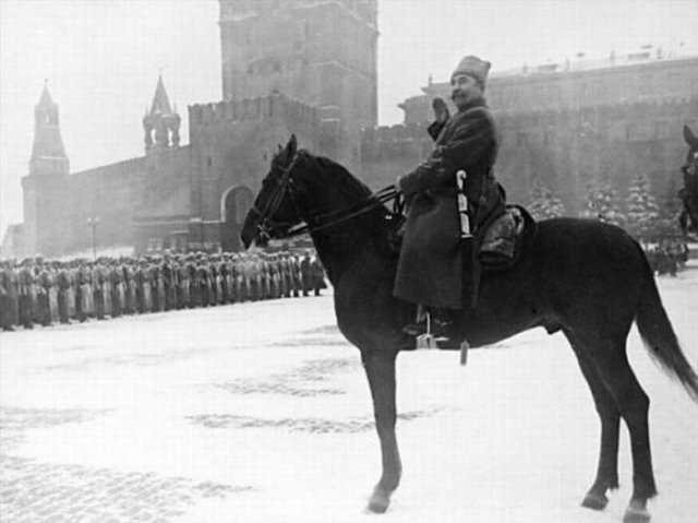 Командующий парадом на Красной площади Маршал Советского Союза С.М. Буденный. 7 ноября 1941 г.