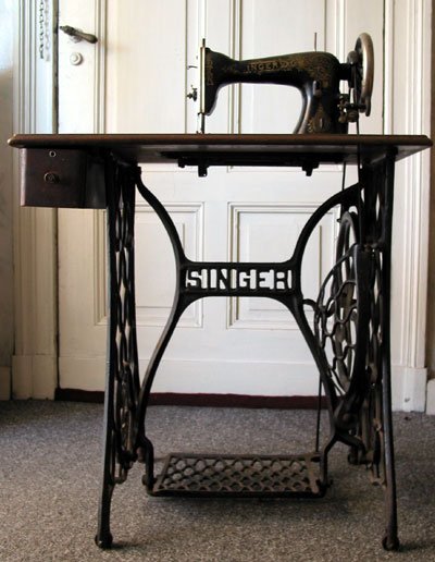 Брендовая швейная машинка "Зингер" - вторая половина 19 века
