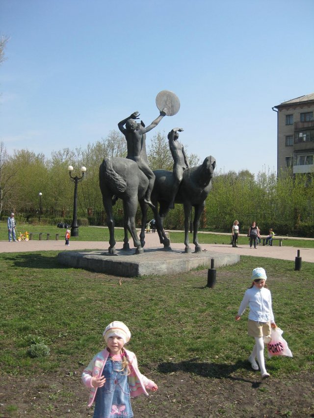 Это официальный памятник истоку Дона в Детском парке Новомосковска.