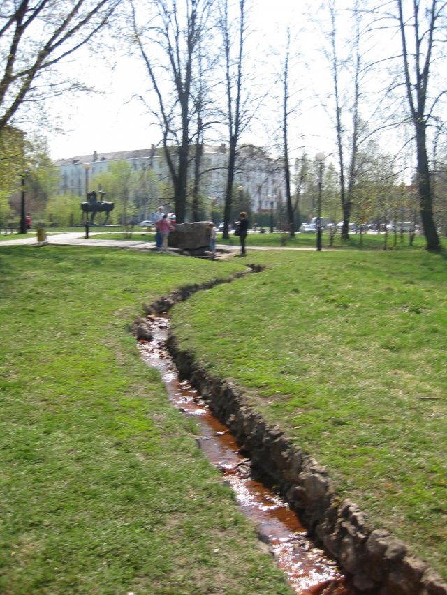 Первые метры течения Дона заключены в каменные берега.