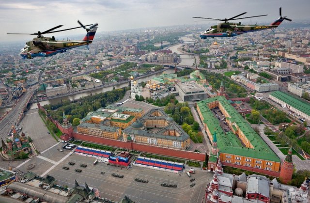 "Беркуты" над Москвой. Фотография Сергея Семенова (Москва)