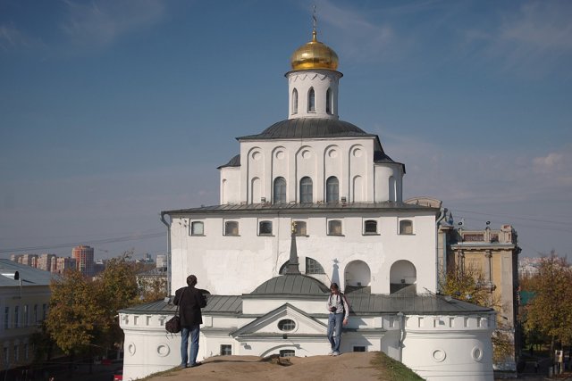 Перекрёсток у Золотых ворот.