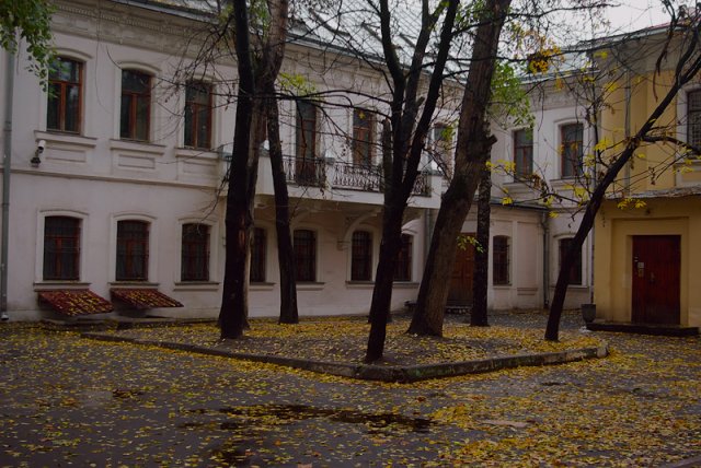 Двор в Лялином переулке.