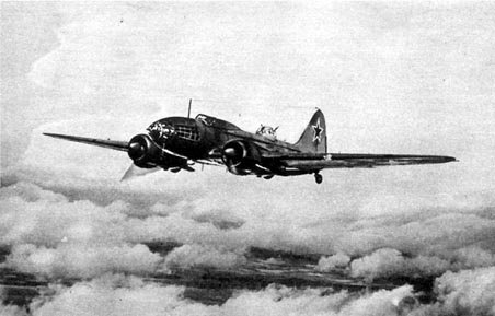 Дальний бомбардировщик Ил-4. Самый известный эпизод их применения - бомбардировки Берлина в августе-сентябре 1941 г. (пока сохранялась возможность вылета с аэродрома Кагул на Моонзундском архипелаге).