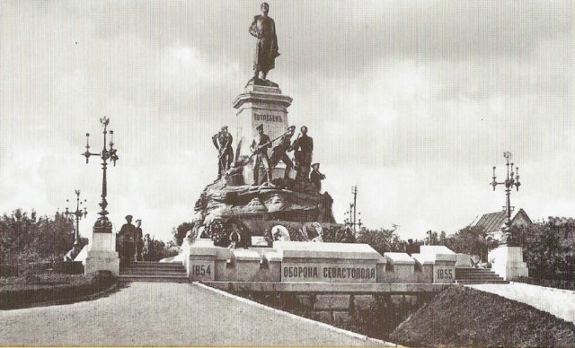 Памятник Тотбелену