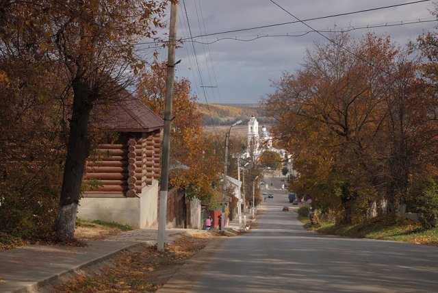 Улица,бегущая к реке.