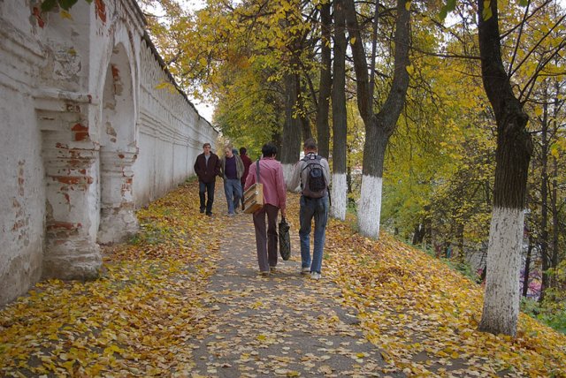 Аллея вдоль кремлёвской стены.