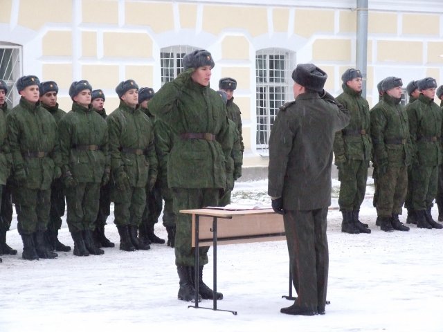 "Рядовой Петров для принятия присяги прибыл!"